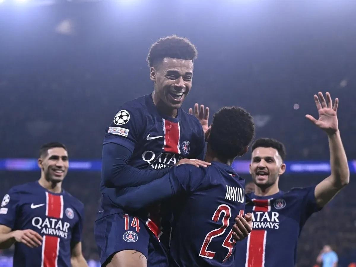 法国杯赛程吃紧，曼联冲刺阶段遗憾出局，媒体盛赞，更衣室氛围转暖的简单介绍