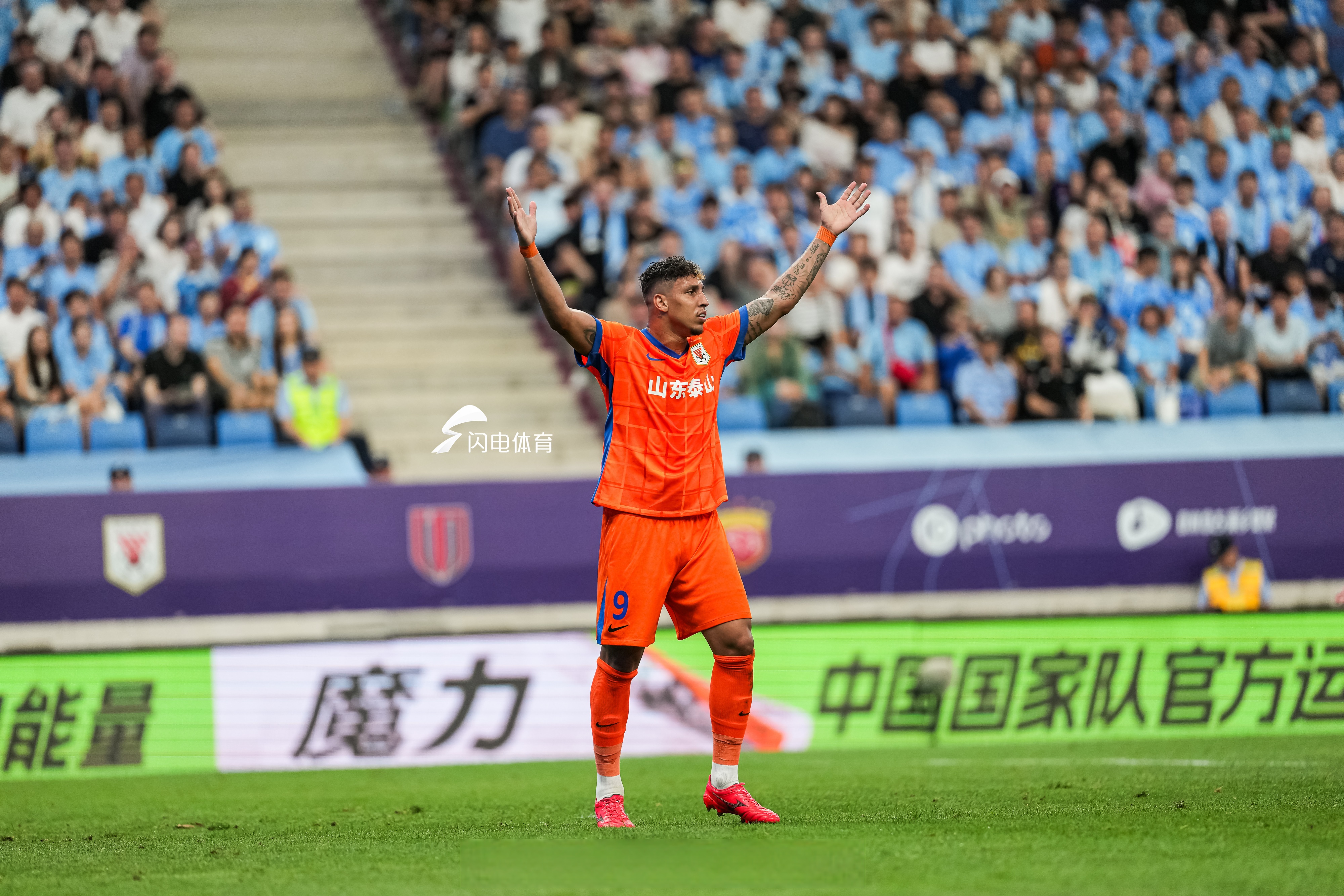 包含转会期体能课后,皇家社会调整名单备战葡超,悬念犹存,训练强度明显提升的词条 包含转会期体能课后,皇家社会调整名单备战葡超,悬念犹存,训练强度明显提升的词条