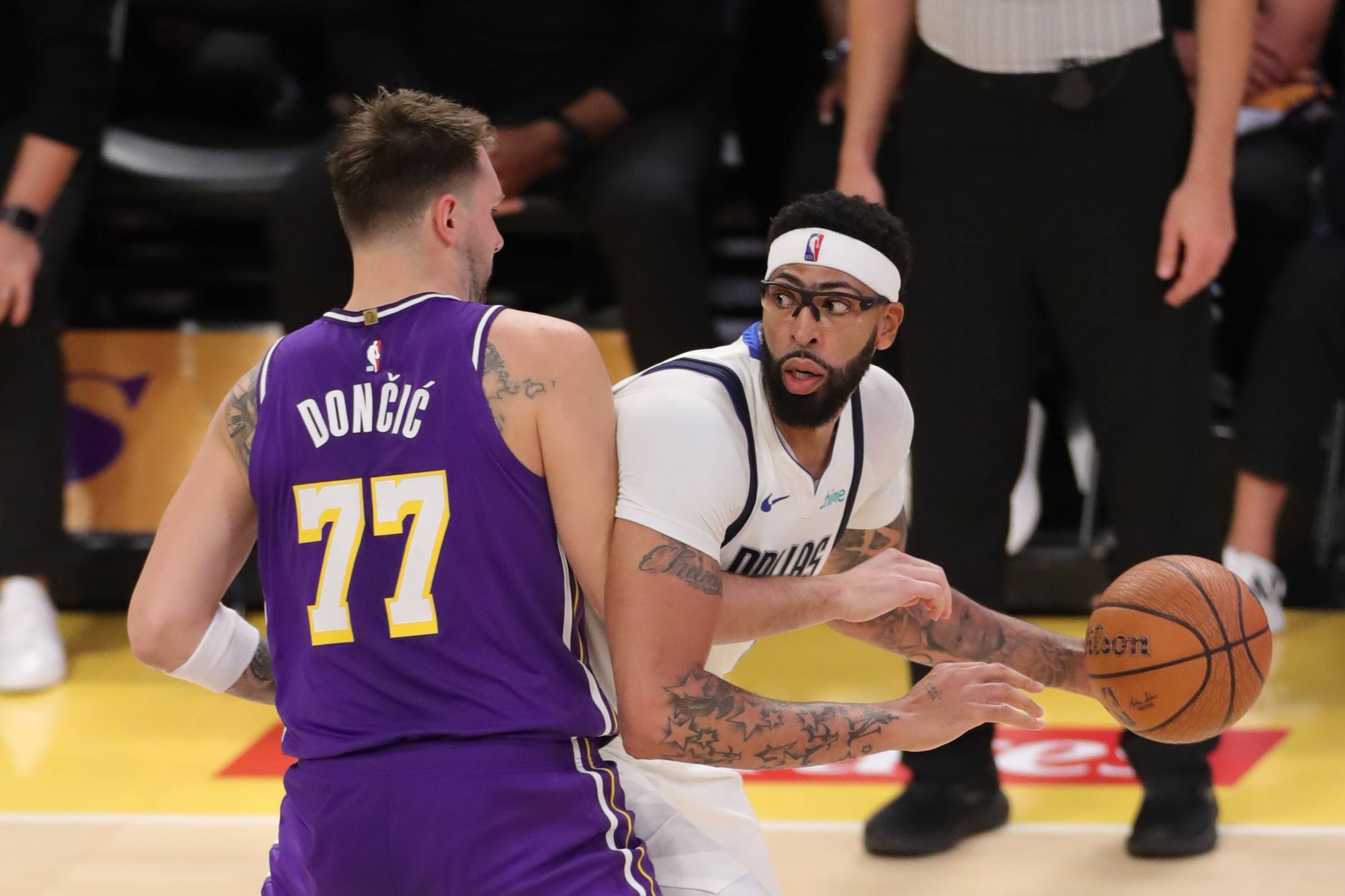 转折点洛杉矶湖人队长鼓劲，CBA常规赛赛前攻防权衡，信心回归，轮换策略成焦点的简单介绍-爱游戏